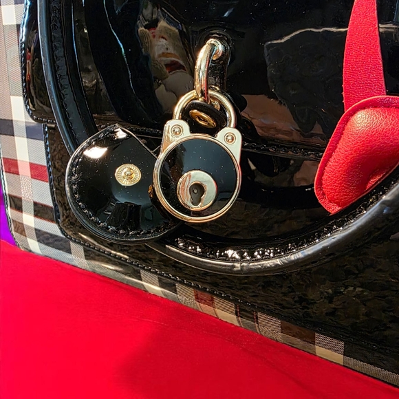 SALE!! Plaid Designer Handbag with Black Patent Accents NWOT FREE SHIPPING!! - Picture 4 of 8